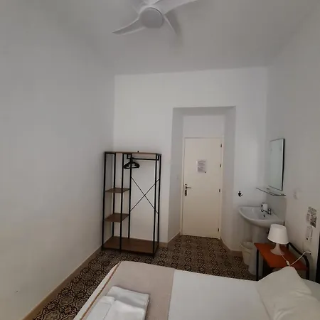 Cuatro Naciones Πανσιόν *